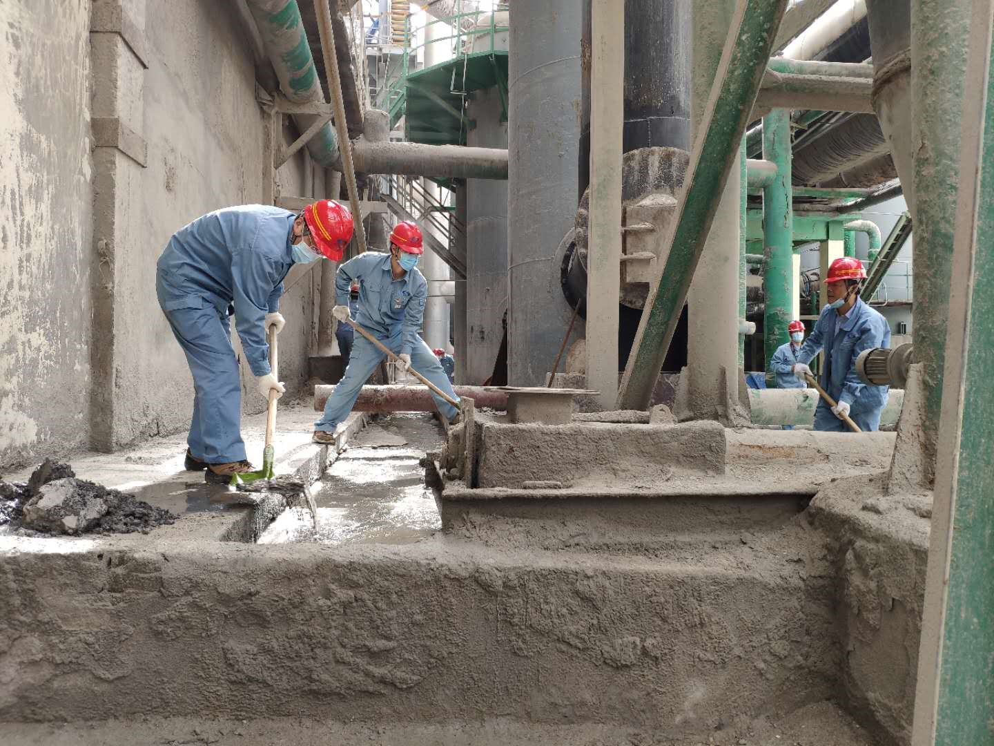 公司領導下基層參加義務勞動